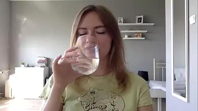 MillieShow from StripChat is Freechat