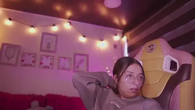 milly_kenner from StripChat