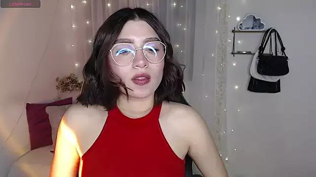 mily_thomson_b_ from StripChat is Freechat