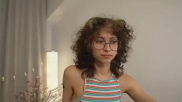 MimiLicks from StripChat is Freechat