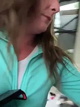 Mini_And_The_Bear from StripChat
