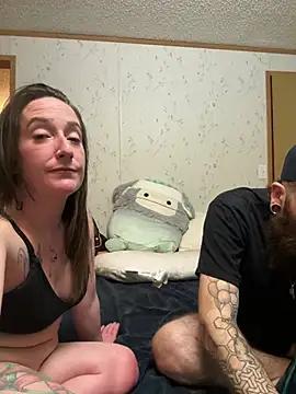 Mini_And_The_Bear from StripChat