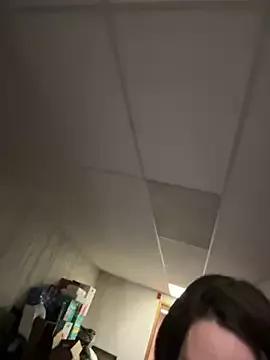 Mini_And_The_Bear from StripChat
