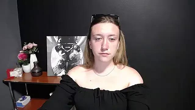 mini_bettie from StripChat is Freechat