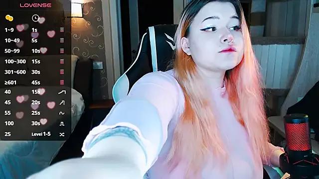 Mini_Mo from StripChat