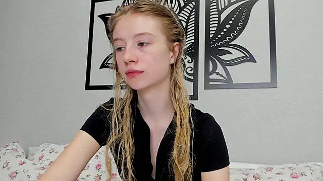 minidivaa_ from StripChat