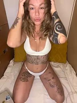 MiraLuna from StripChat is Freechat
