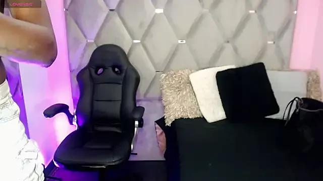 Miranda_Collins from StripChat is Freechat