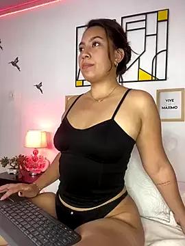 miss__caroline from StripChat is Freechat