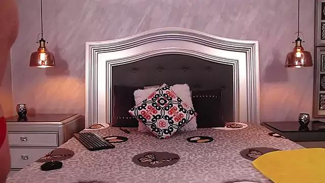 Explore our live girls sluts from our Custom and Multi clubs and checkout exclusive access to highly interactive content, such as shape, hair, titties, pussy type and many more.