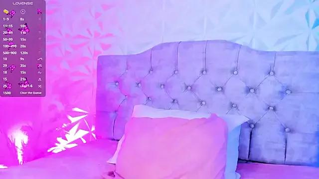 Explore our live girls sluts from our Custom and Multi clubs and checkout exclusive access to highly interactive content, such as shape, hair, titties, pussy type and many more.