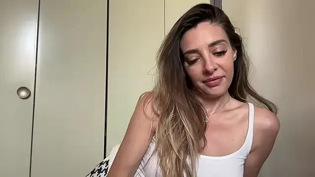 Explore our live girls sluts from our Custom and Multi clubs and checkout exclusive access to highly interactive content, such as shape, hair, titties, pussy type and many more.