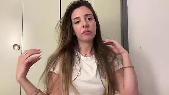 MissBella131 from StripChat is Freechat