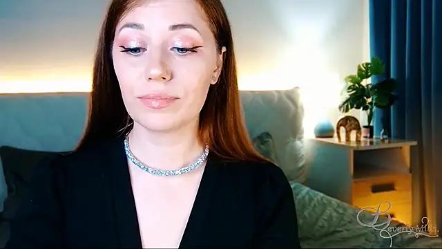 MissBeverlyMills from StripChat