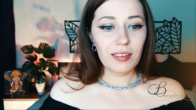 MissBeverlyMills from StripChat