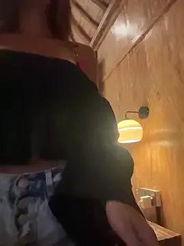 MissBinx from StripChat is Freechat