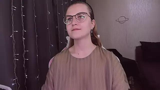 MissBrightShine from StripChat