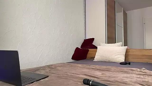 missdaisydiamond777 from StripChat
