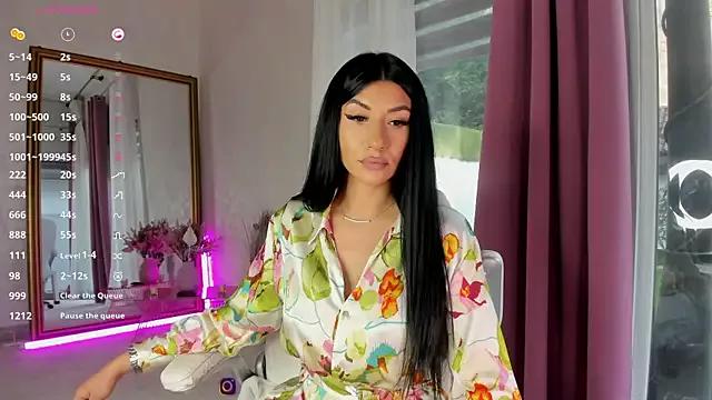 Explore our live girls sluts from our Custom and Multi clubs and checkout exclusive access to highly interactive content, such as shape, hair, titties, pussy type and many more.