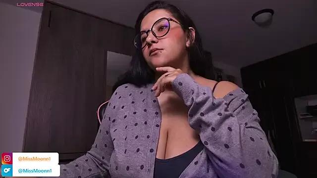 MissMoonn1 from StripChat