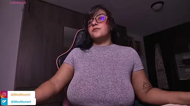 MissMoonn1 from StripChat