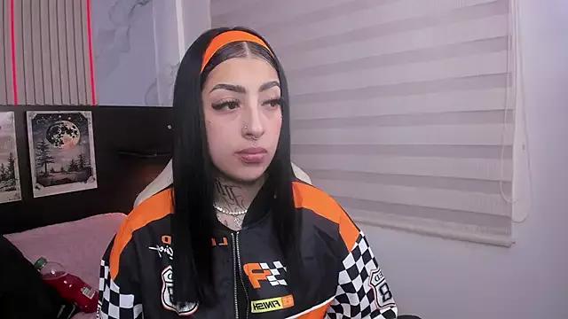 missnickeloo from StripChat is Freechat