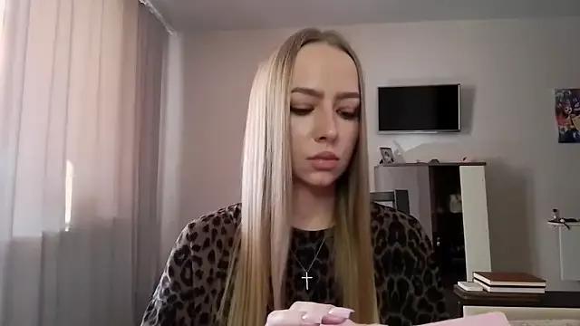 MissOyee from StripChat is Freechat