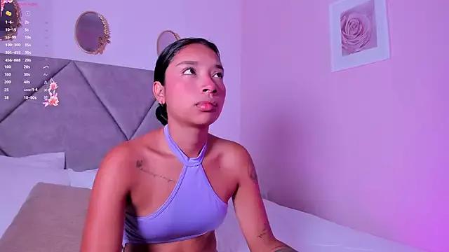 MissPocahontass from StripChat