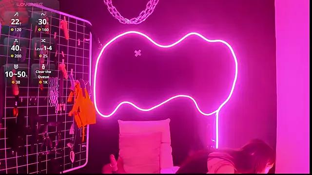 Explore our live girls sluts from our Custom and Multi clubs and checkout exclusive access to highly interactive content, such as shape, hair, titties, pussy type and many more.