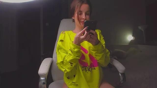 MollyBer from StripChat