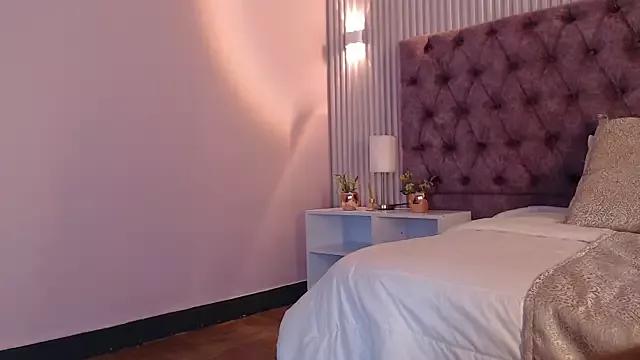 Explore our live girls sluts from our Custom and Multi clubs and checkout exclusive access to highly interactive content, such as shape, hair, titties, pussy type and many more.
