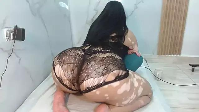 mollyguns from StripChat