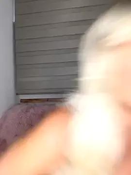 MollyLovexo from StripChat