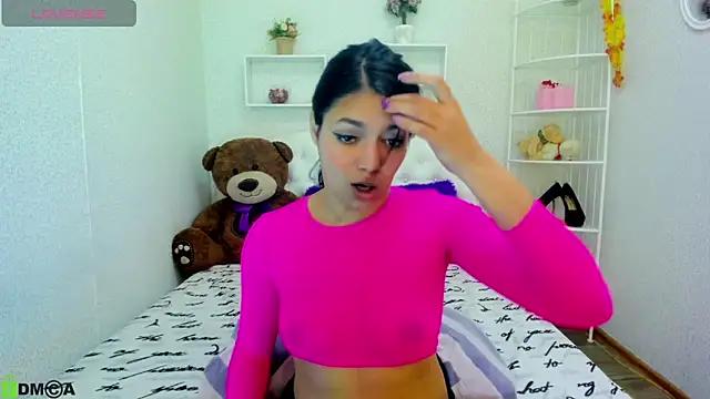 Mollywell from StripChat