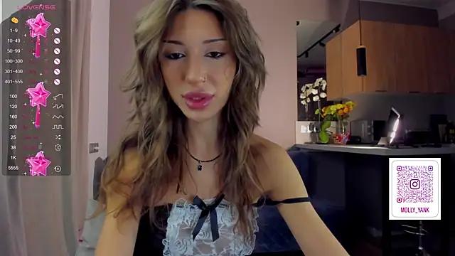 Explore our live girls sluts from our Custom and Multi clubs and checkout exclusive access to highly interactive content, such as shape, hair, titties, pussy type and many more.