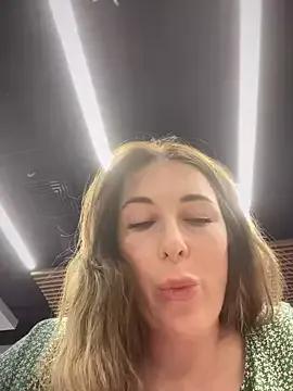 MommmyYummy from StripChat
