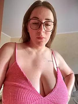 MommmyYummy from StripChat