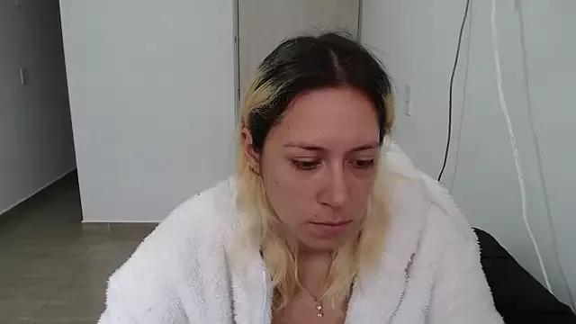 MommyMiaWs from StripChat
