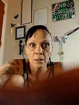 MommyMisfit from StripChat
