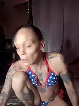 MommyMisfit from StripChat