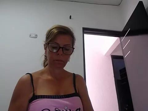Explore our live girls sluts from our Custom and Multi clubs and checkout exclusive access to highly interactive content, such as shape, hair, titties, pussy type and many more.