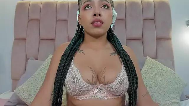 momo_ayasse from StripChat