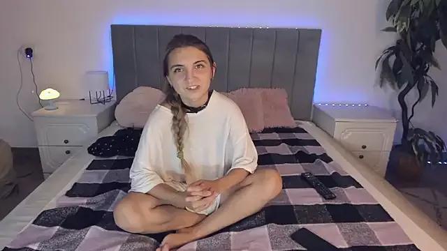 MonicaJoness from StripChat is Freechat