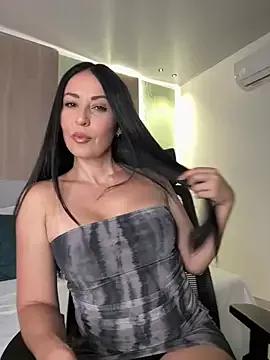 Explore our live girls sluts from our Custom and Multi clubs and checkout exclusive access to highly interactive content, such as shape, hair, titties, pussy type and many more.