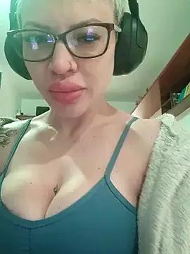 Explore our live girls sluts from our Custom and Multi clubs and checkout exclusive access to highly interactive content, such as shape, hair, titties, pussy type and many more.