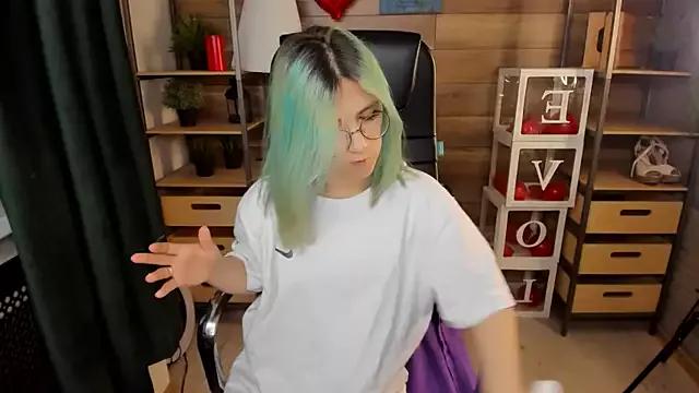 Moon13152 from StripChat is Freechat