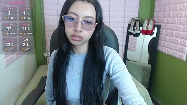 Explore our live girls sluts from our Custom and Multi clubs and checkout exclusive access to highly interactive content, such as shape, hair, titties, pussy type and many more.