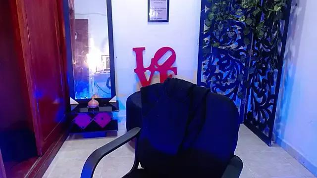 Explore our live girls sluts from our Custom and Multi clubs and checkout exclusive access to highly interactive content, such as shape, hair, titties, pussy type and many more.