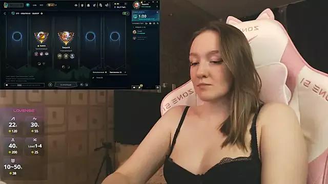 MoonlishSiren from StripChat
