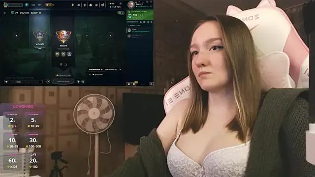 MoonlishSiren from StripChat